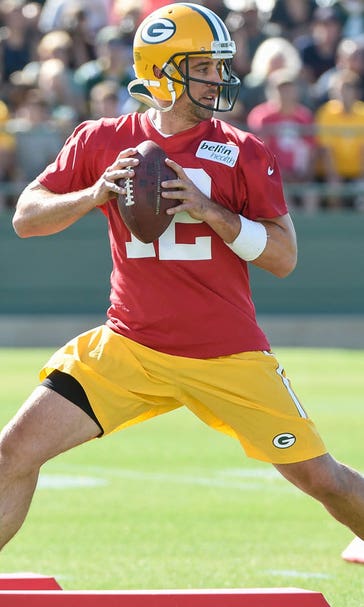 Rodgers, Packers offense open training camp with quick tempo